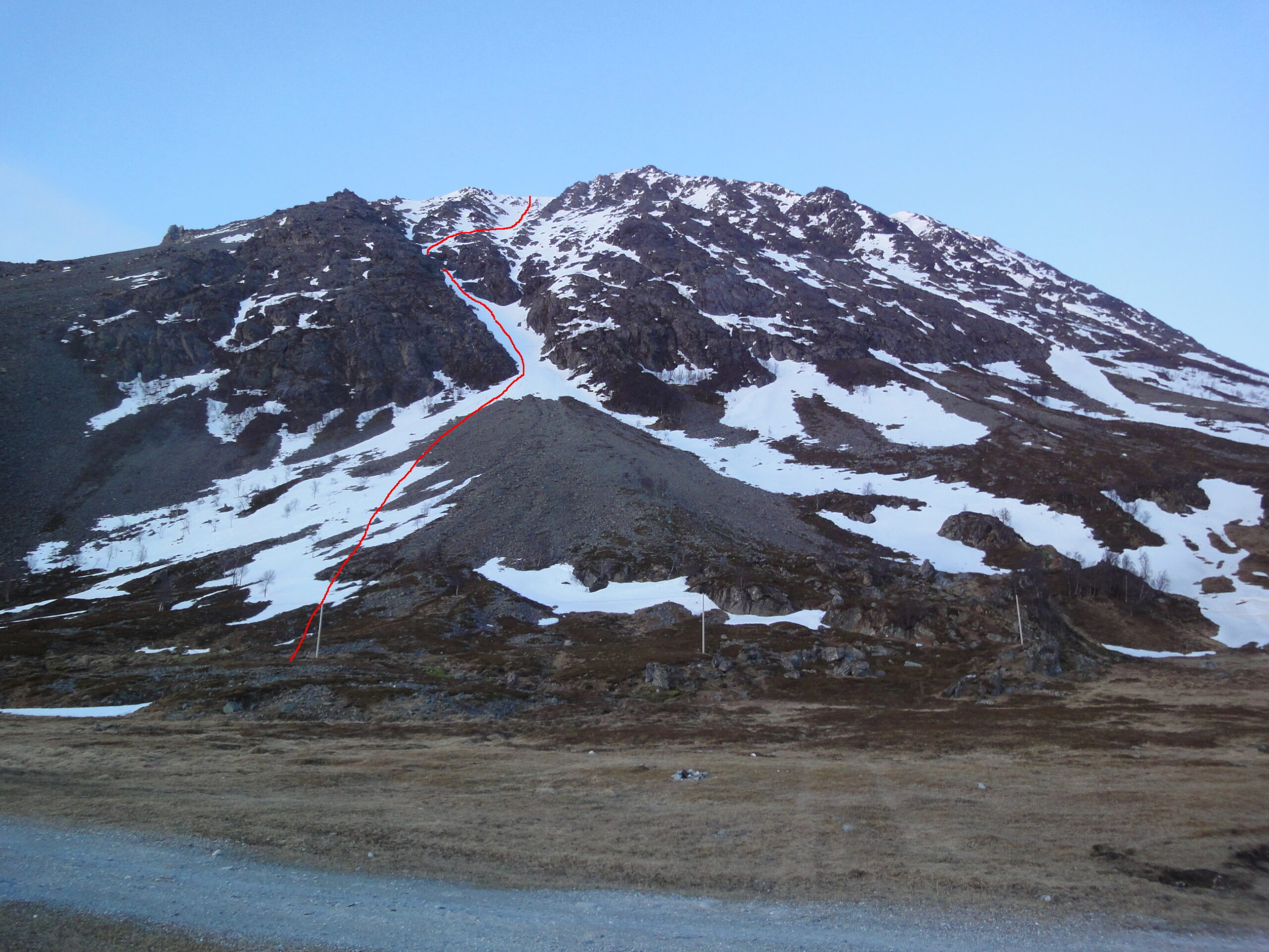 "Russelv direct couloir" NO Russelvfjellet 817m S5-E3-46° 2006-04-24