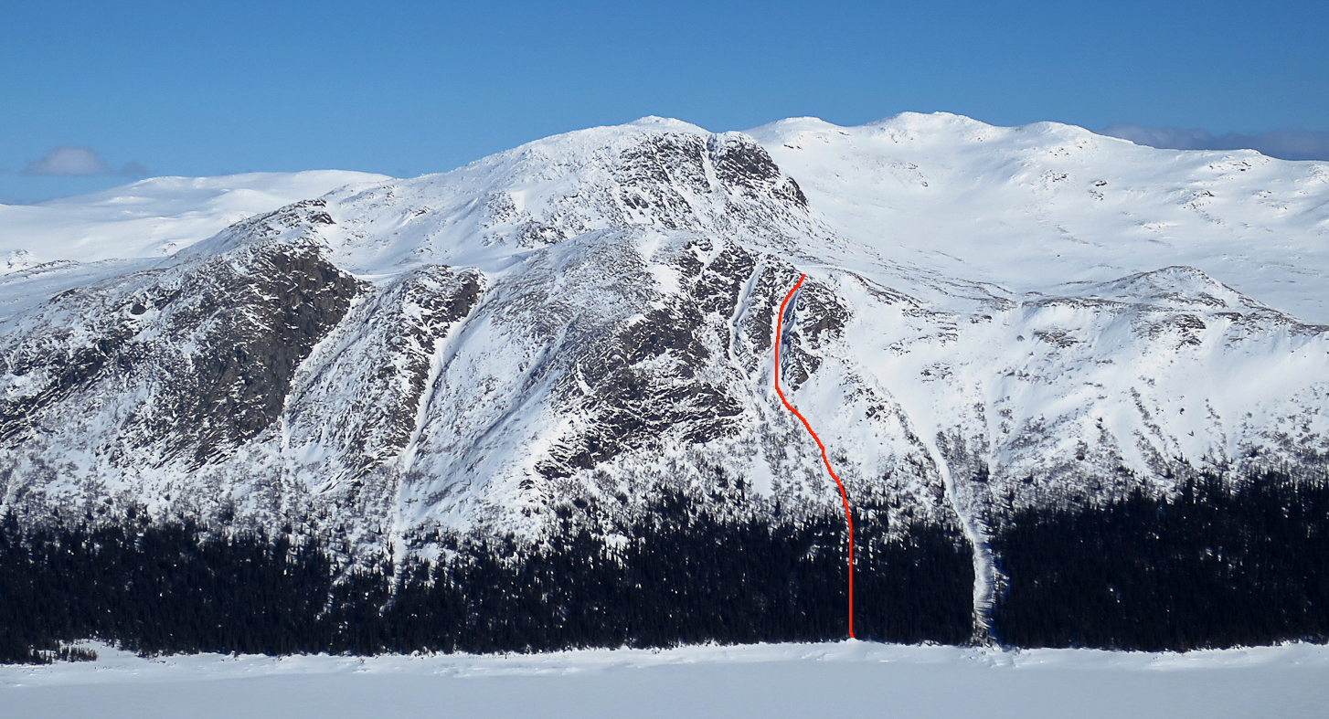 "Trifide 2 Danne markerar" SE Himmelsraften 1211m S4-E2-45° 2003-05-01 First decent